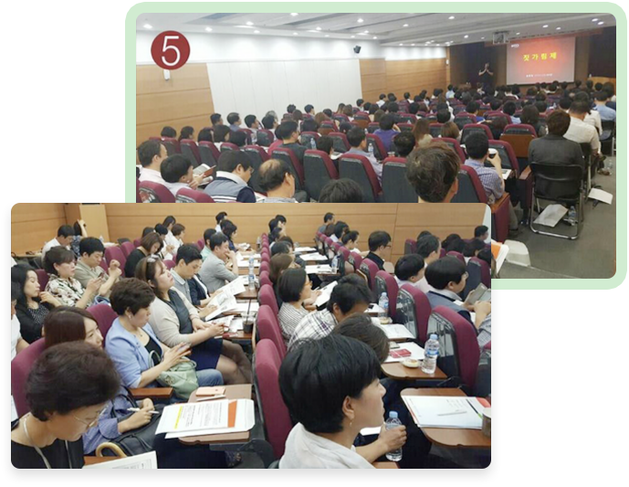 강당에서 설명회를 듣는 사람들